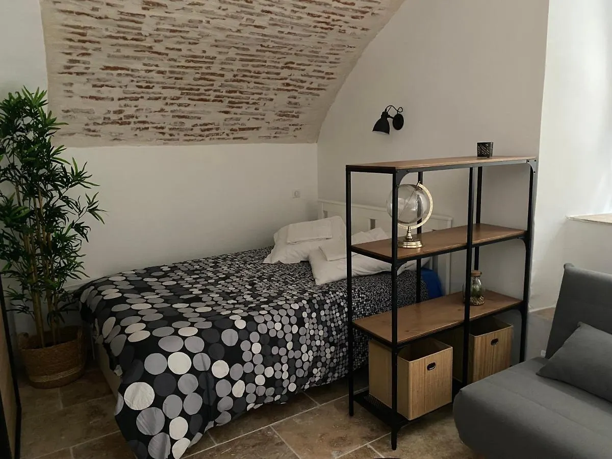 Studio Avec Une Belle Voute En Pierre Cahors